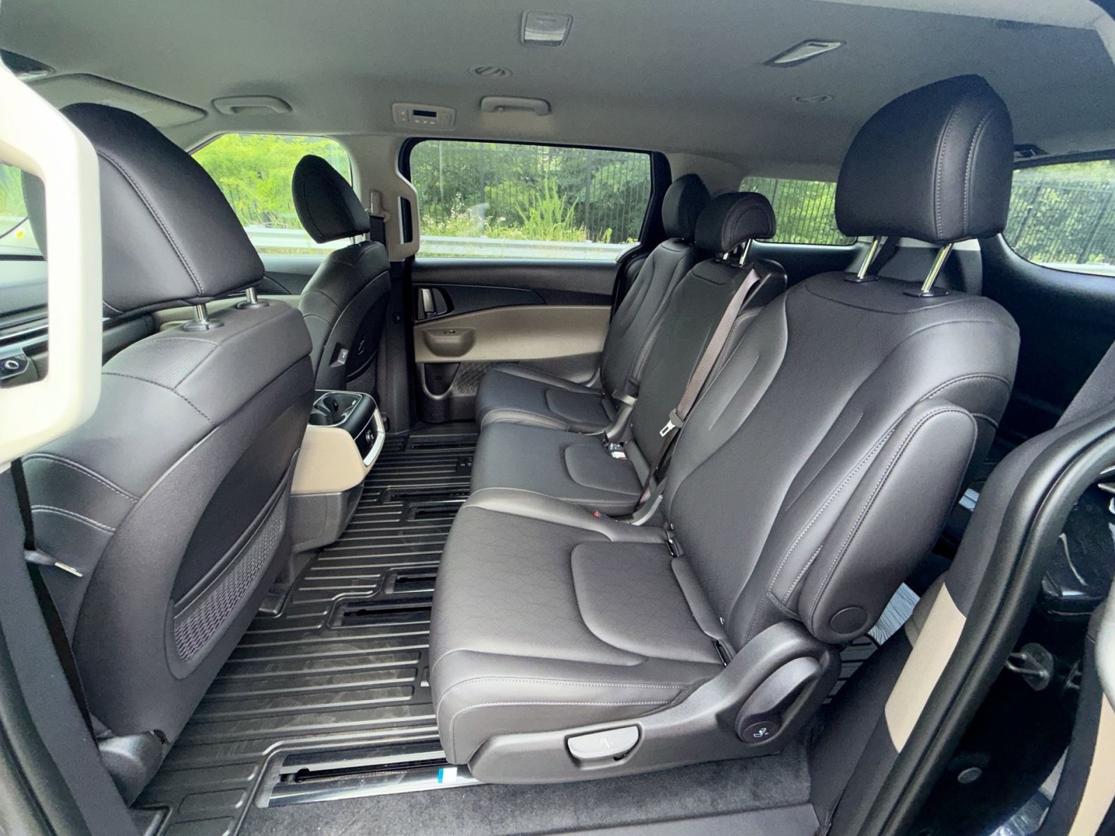 New 2026 Kia Carnival FWD image 29