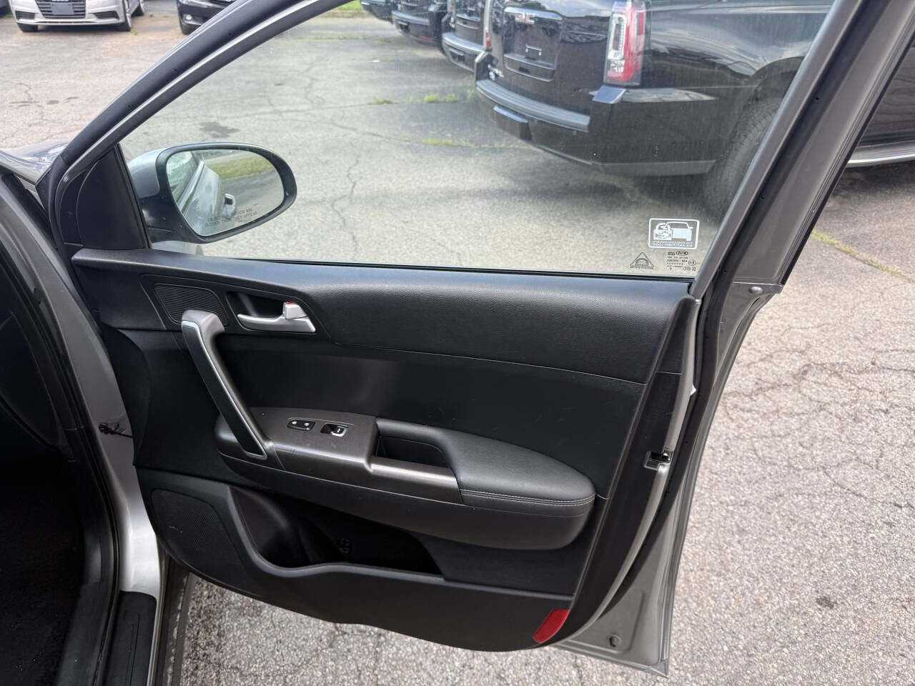 Used 2020 Kia Sportage LX image 10