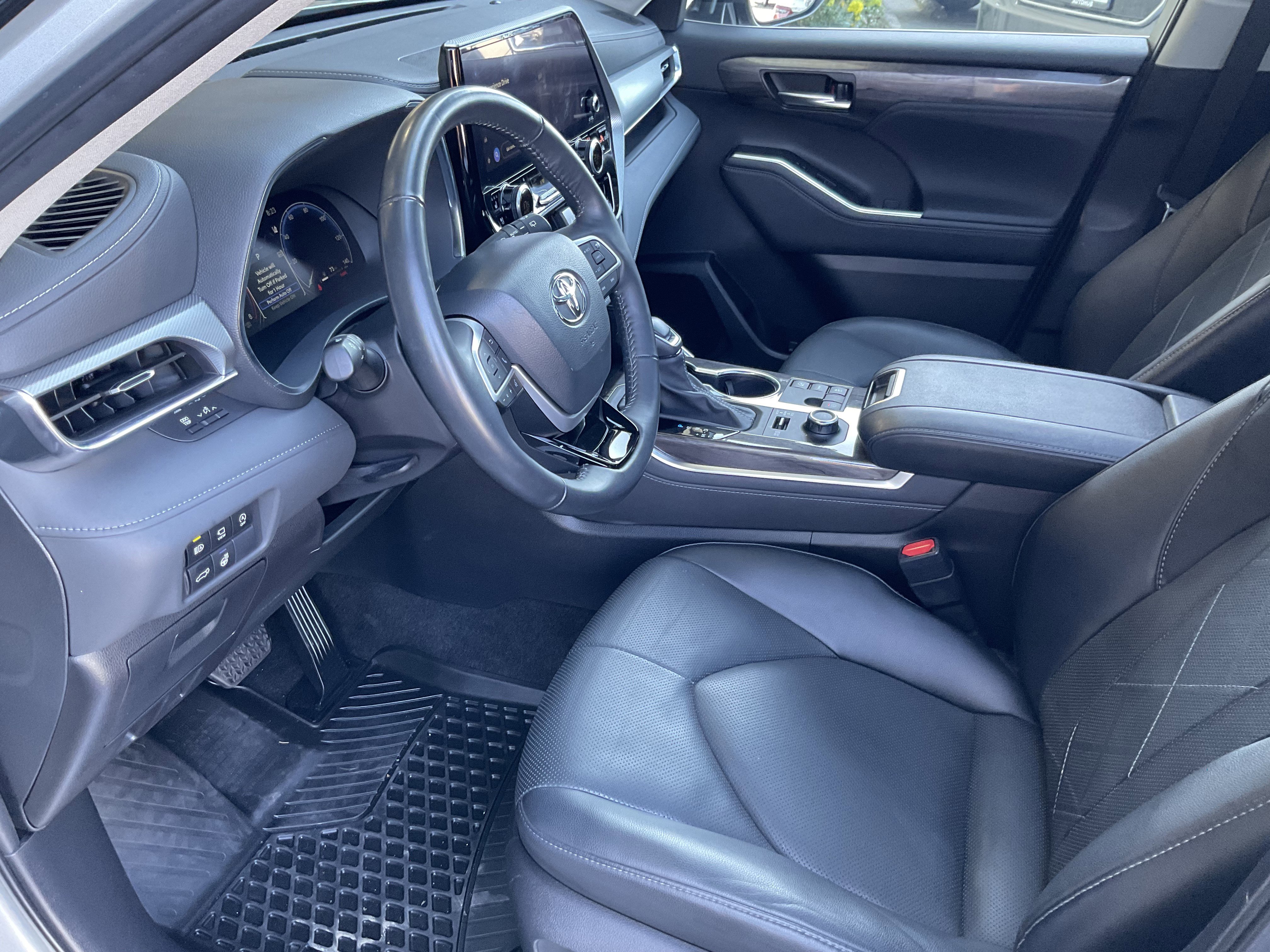 Used 2024 Toyota Highlander Platinum image 25