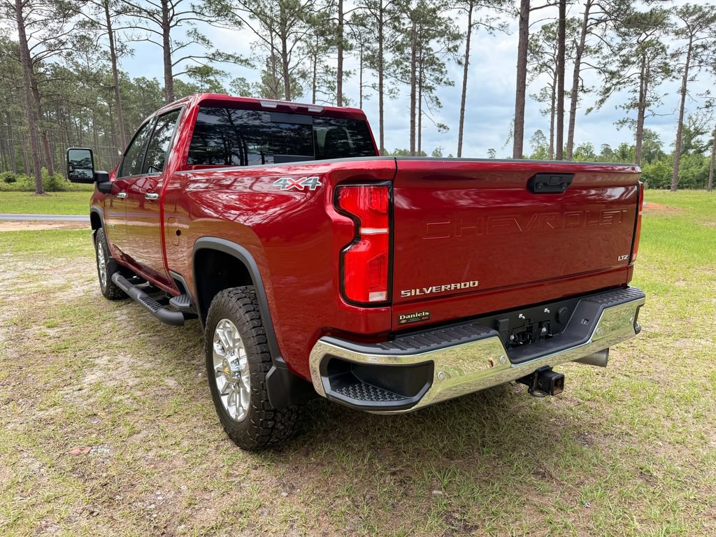 Used 2024 Chevrolet Silverado 2500 LTZ w/ LTZ Convenience Package AWD/4WD image 3