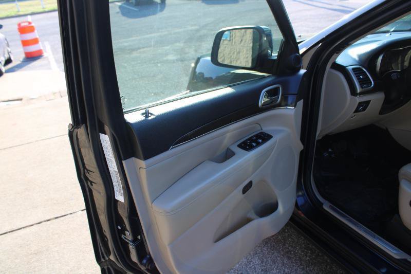 Used 2014 Jeep Grand Cherokee Limited w/ Luxury Group II RWD image 18