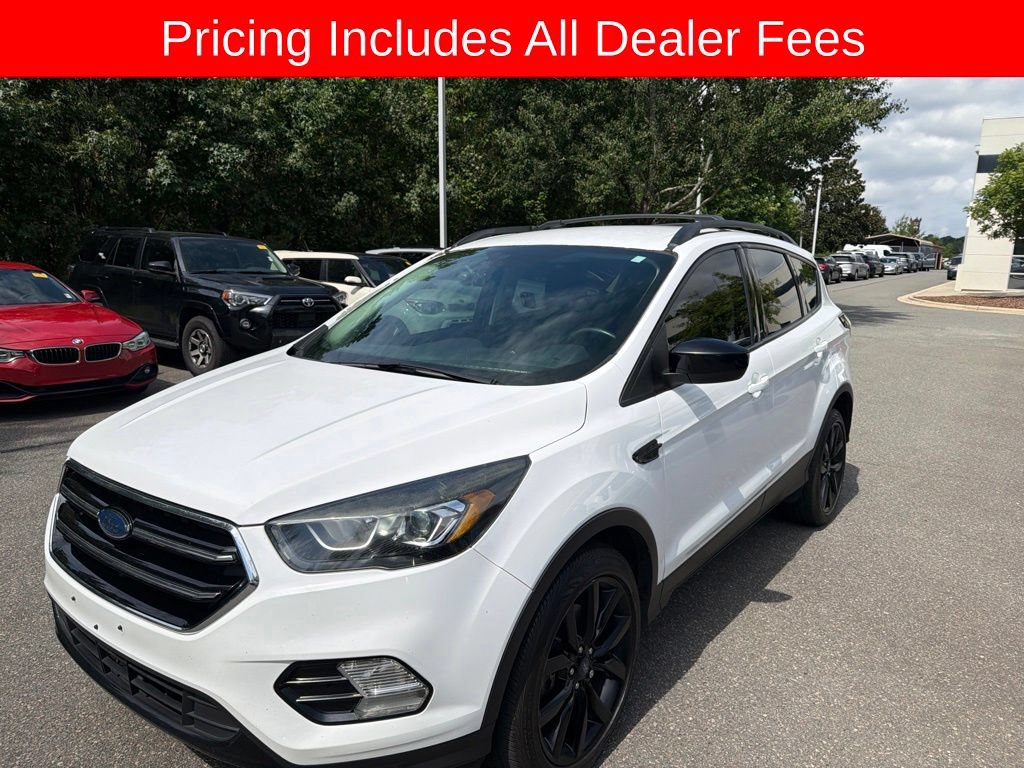 Used 2017 Ford Escape SE w/ SE Sport Appearance Package AWD/4WD image 3