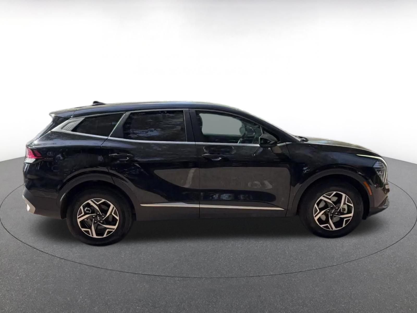 Used 2025 Kia Sportage LX AWD/4WD image 16
