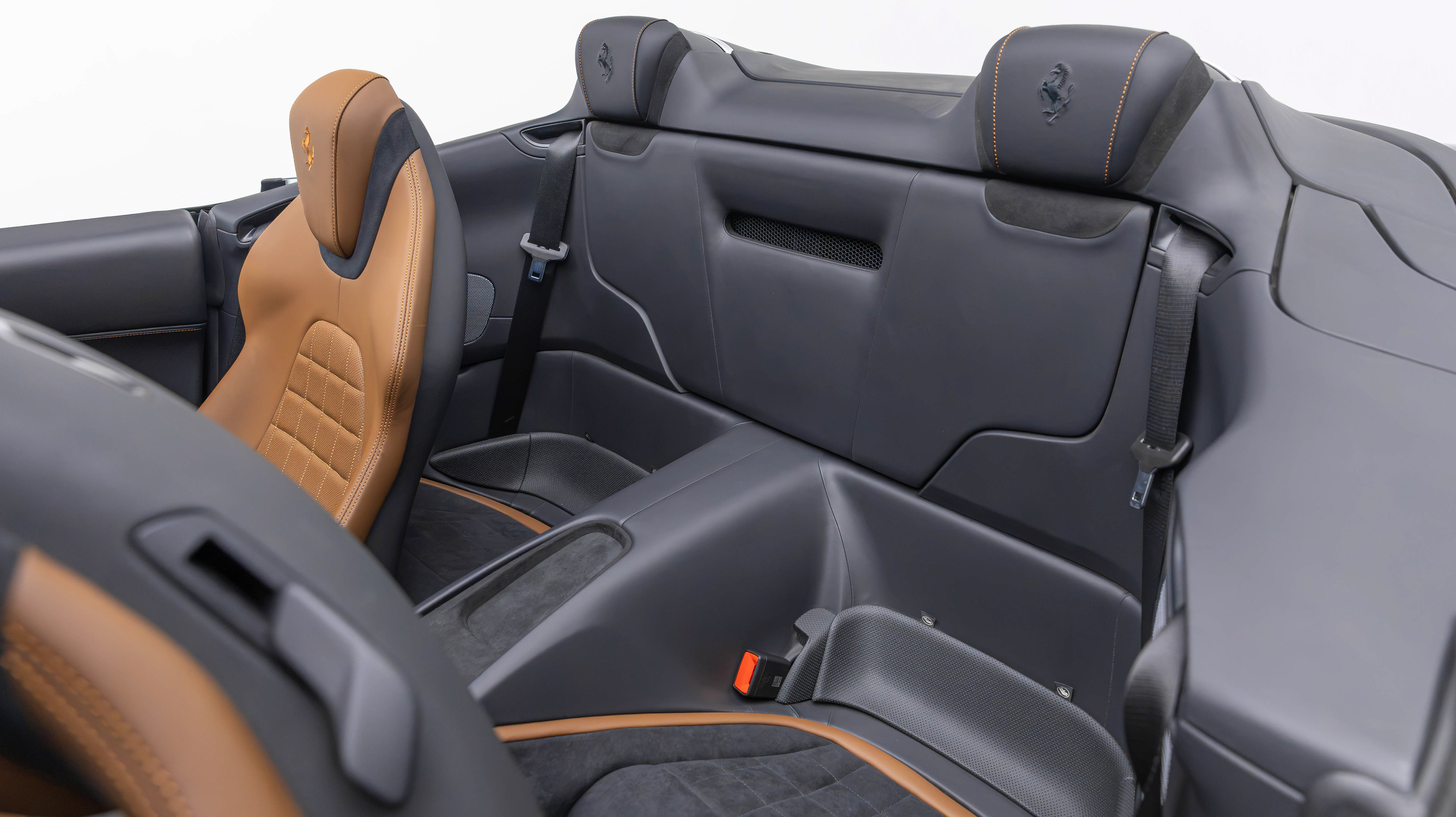 Certified 2024 Ferrari Roma Spider RWD image 33