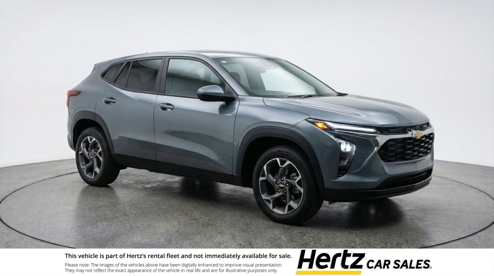 Used 2025 Chevrolet Trax LT FWD image 1
