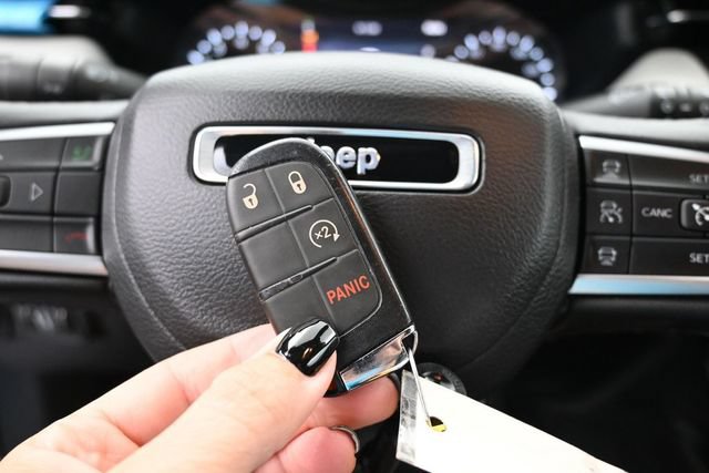 Used 2025 Jeep Compass Limited AWD/4WD image 35