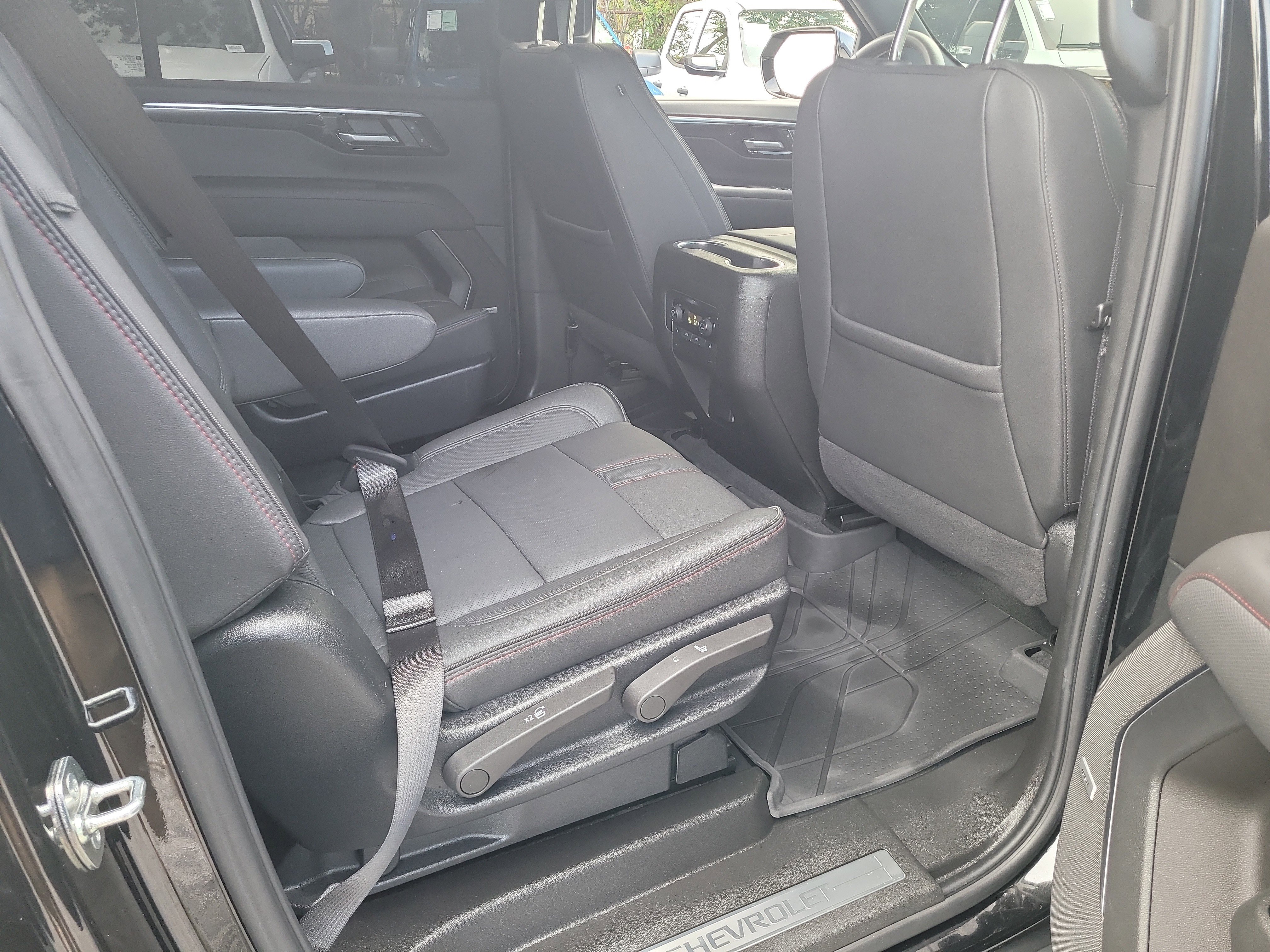 Used 2025 Chevrolet Suburban RST w/ Comfort Package RWD image 16