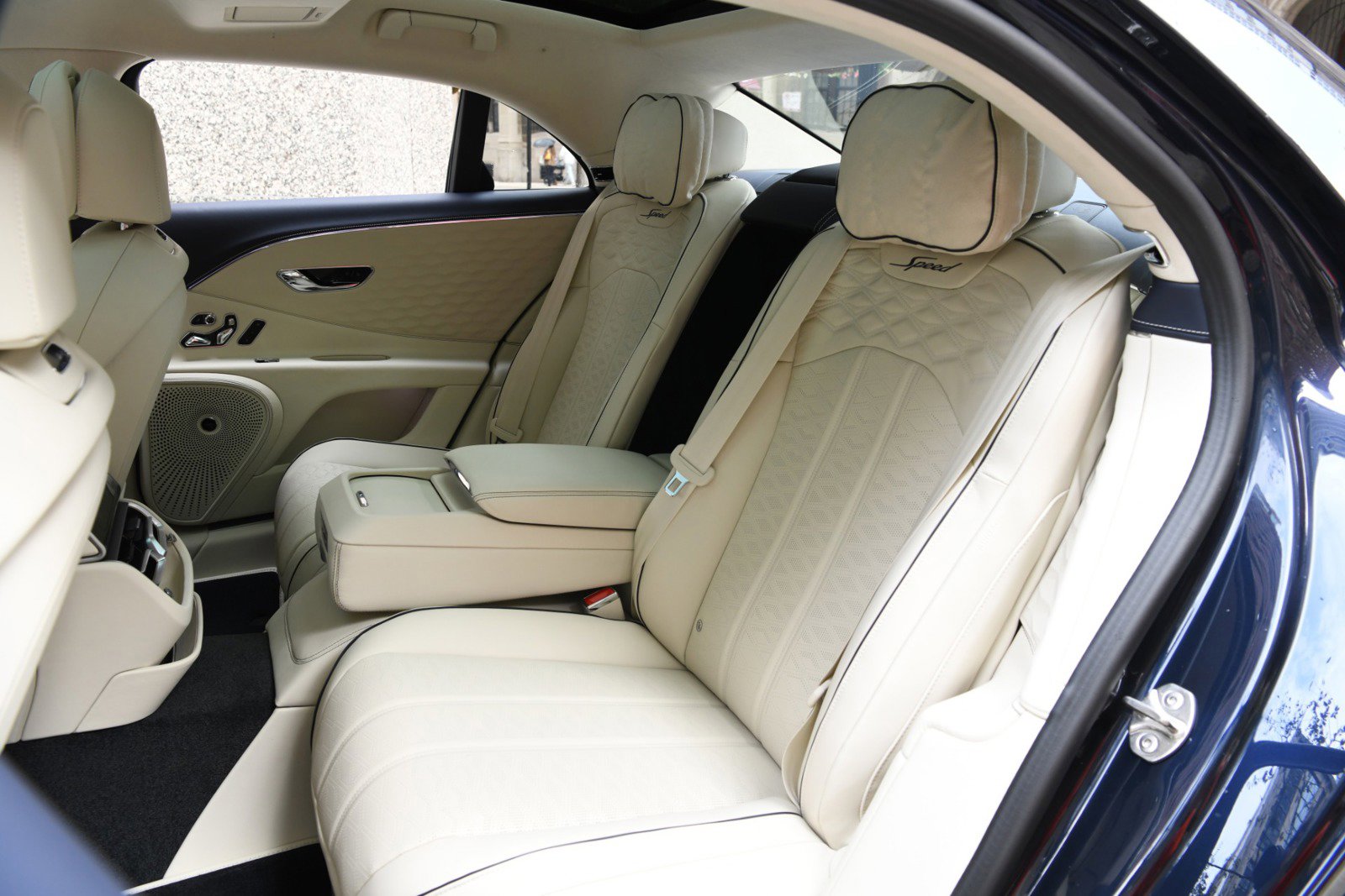 New 2025 Bentley Flying Spur Plug-In Hybrid image 11