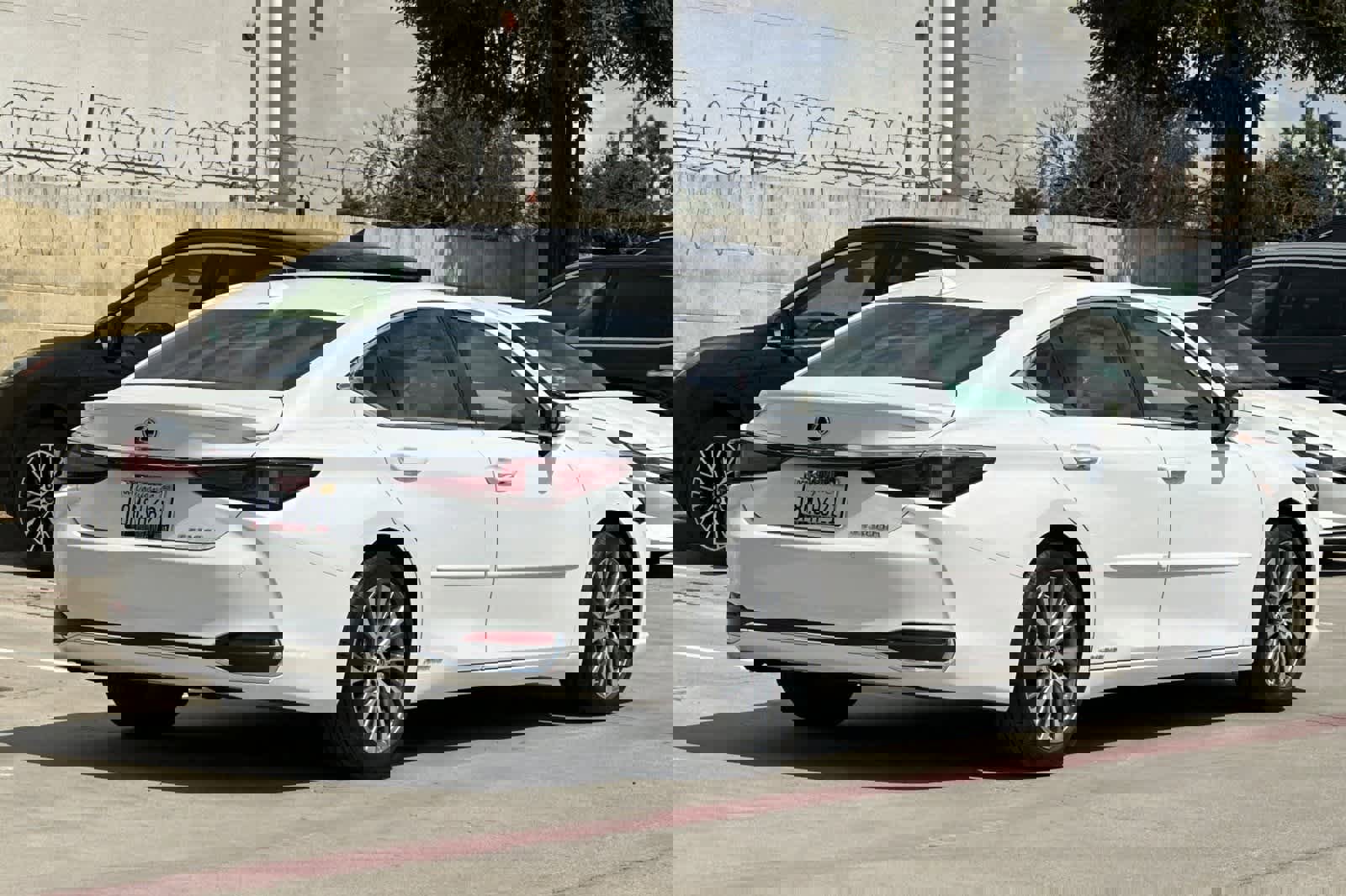 Used 2019 Lexus ES 300h w/ Premium Package image 3