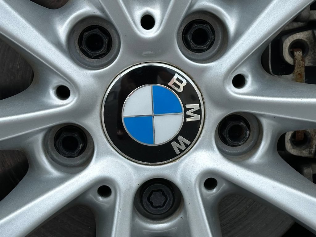 Used 2018 BMW 320i Sedan RWD image 11