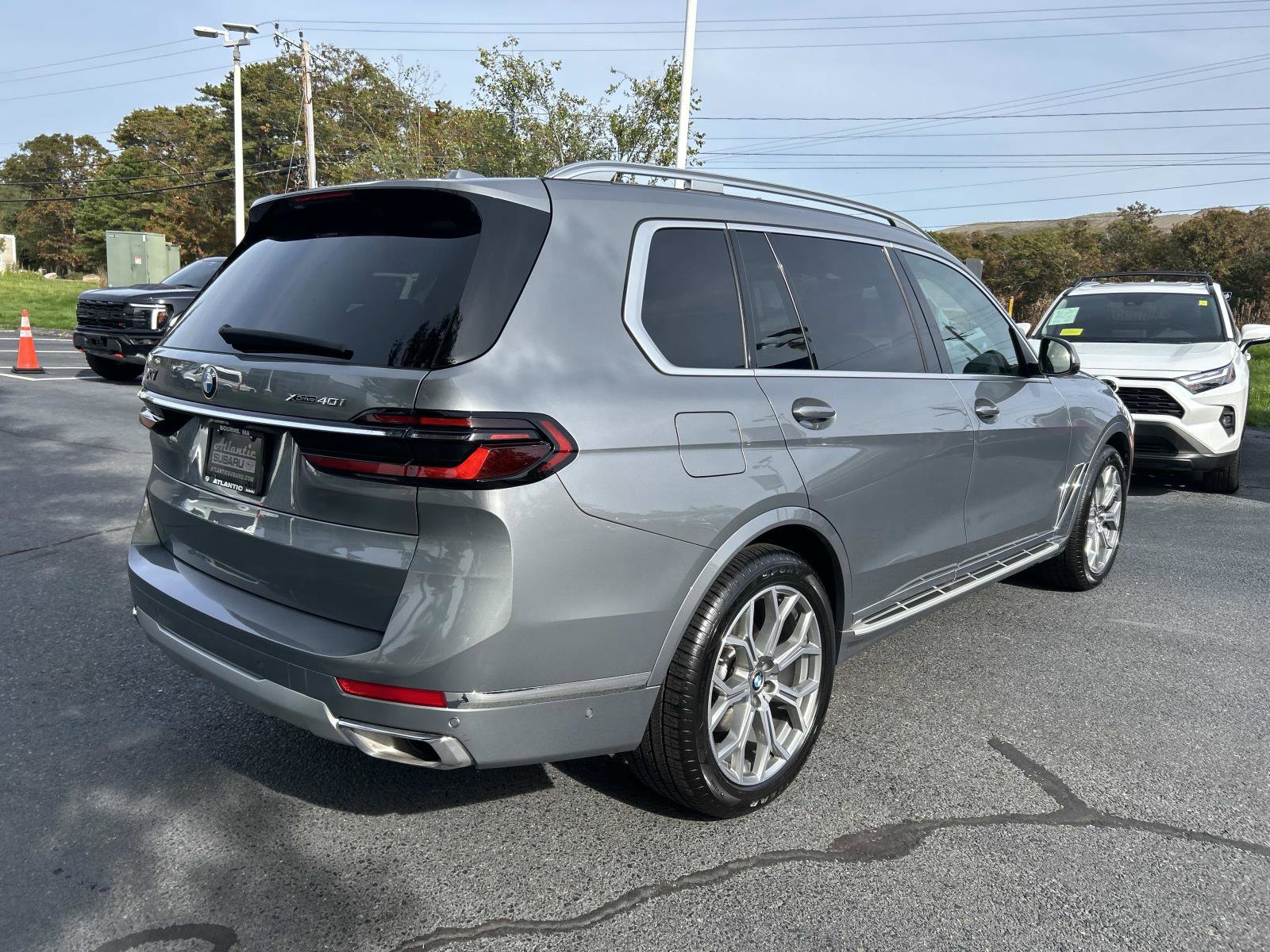 Used 2024 BMW X7 xDrive40i w/ Premium Package image 3