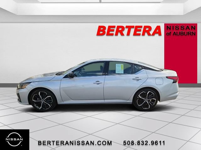 Used 2024 Nissan Altima 2.5 SR FWD image 1