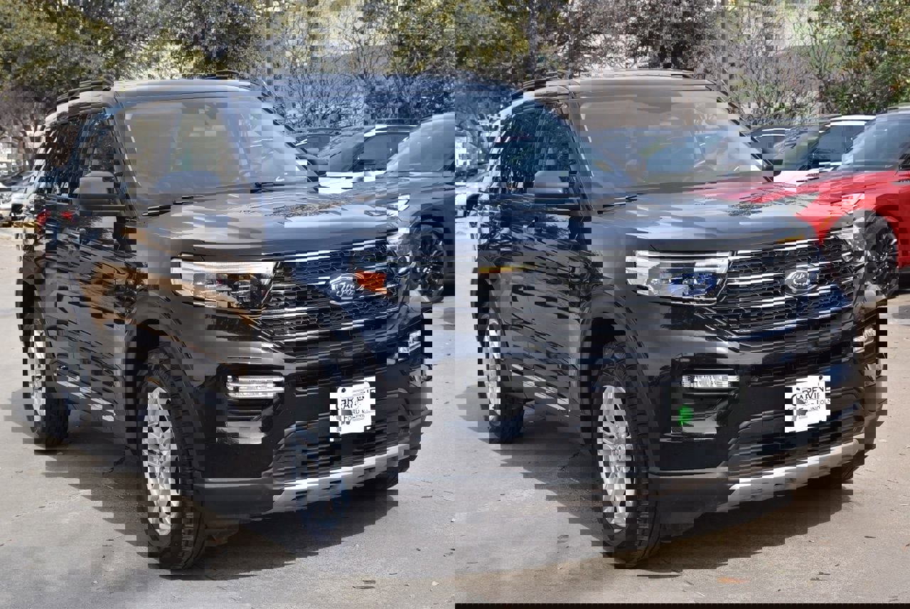 Used 2023 Ford Explorer XLT w/ Equipment Group 202A image 4