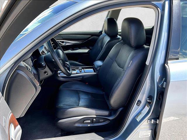 Used 2018 INFINITI Q70 Luxe RWD image 24