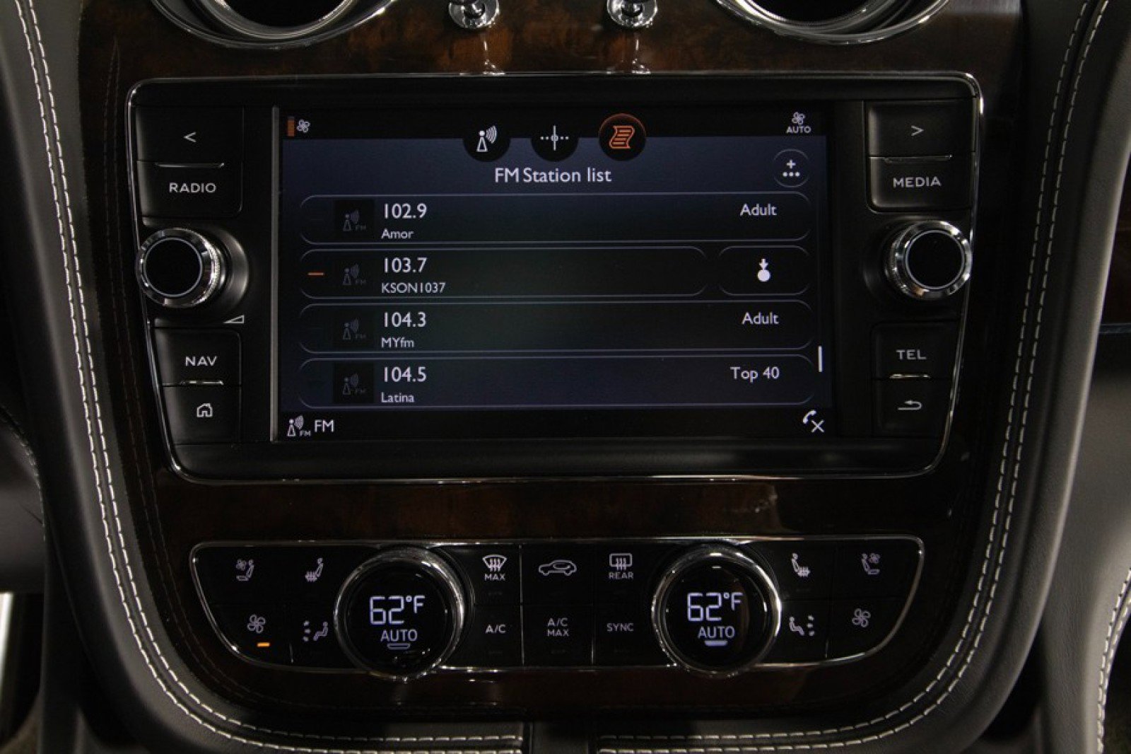 Used 2017 Bentley Bentayga image 28