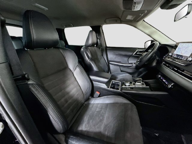 Used 2023 Mitsubishi Outlander SE Black Edition FWD image 28