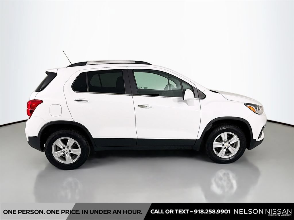 Used 2020 Chevrolet Trax LT w/ LT Convenience Package AWD/4WD image 4