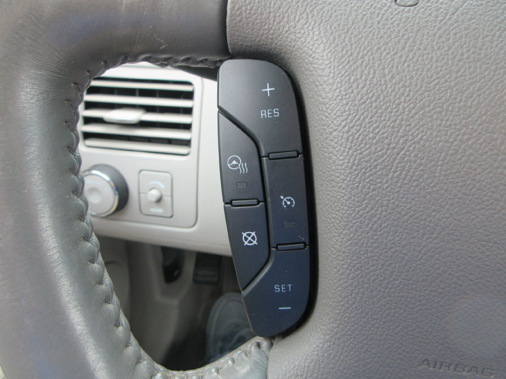 Used 2011 Buick Lucerne CXL w/ Driver Confidence Package FWD image 25