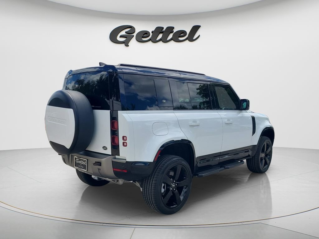 Used 2023 Land Rover Defender 110 X-Dynamic SE image 4