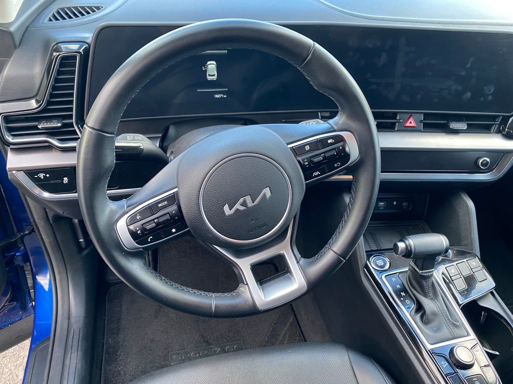 Used 2023 Kia Sportage EX image 32
