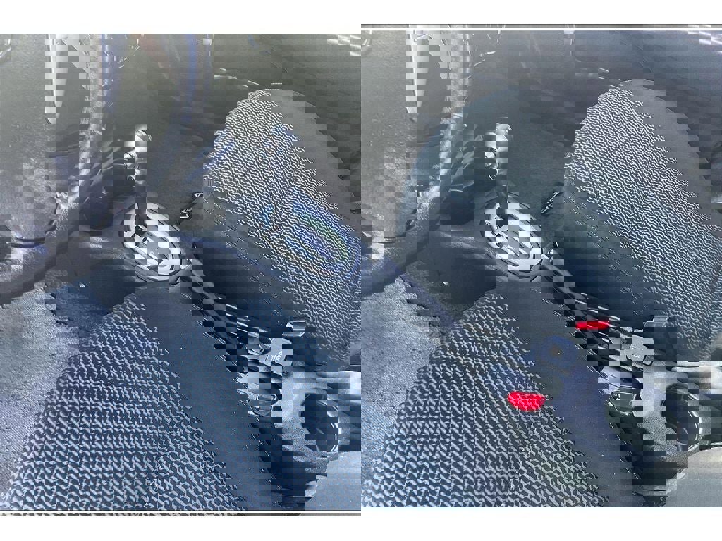 Used 2015 Nissan Versa Note SV FWD image 19