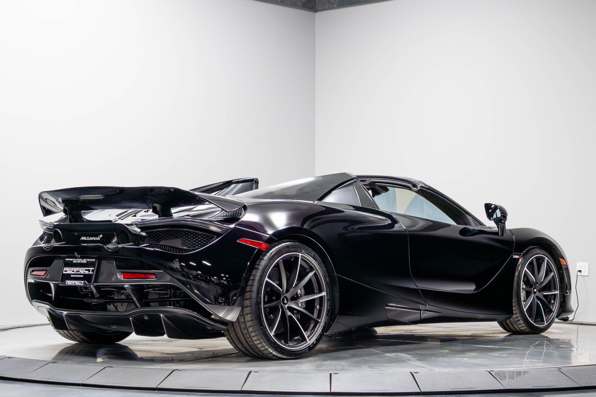 Used 2019 McLaren 720S Luxury RWD image 15