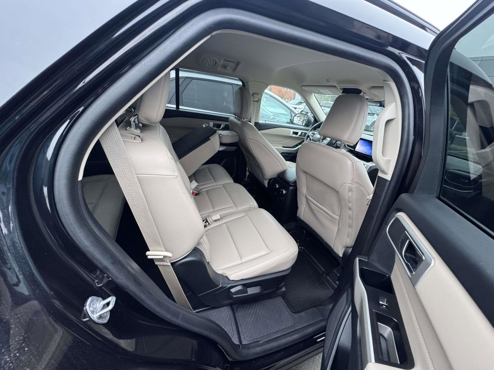 Certified 2022 Ford Explorer XLT w/ Equipment Group 202A AWD/4WD image 37