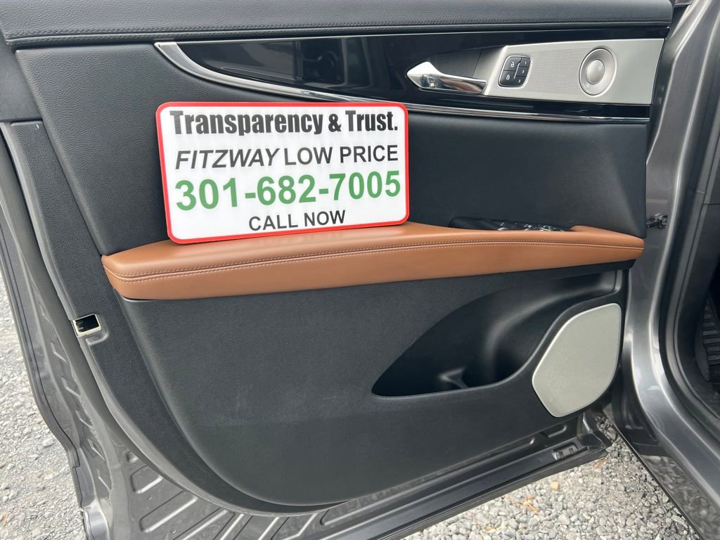 Used 2022 Lincoln Nautilus Reserve w/ Equipment Group 202A image 17