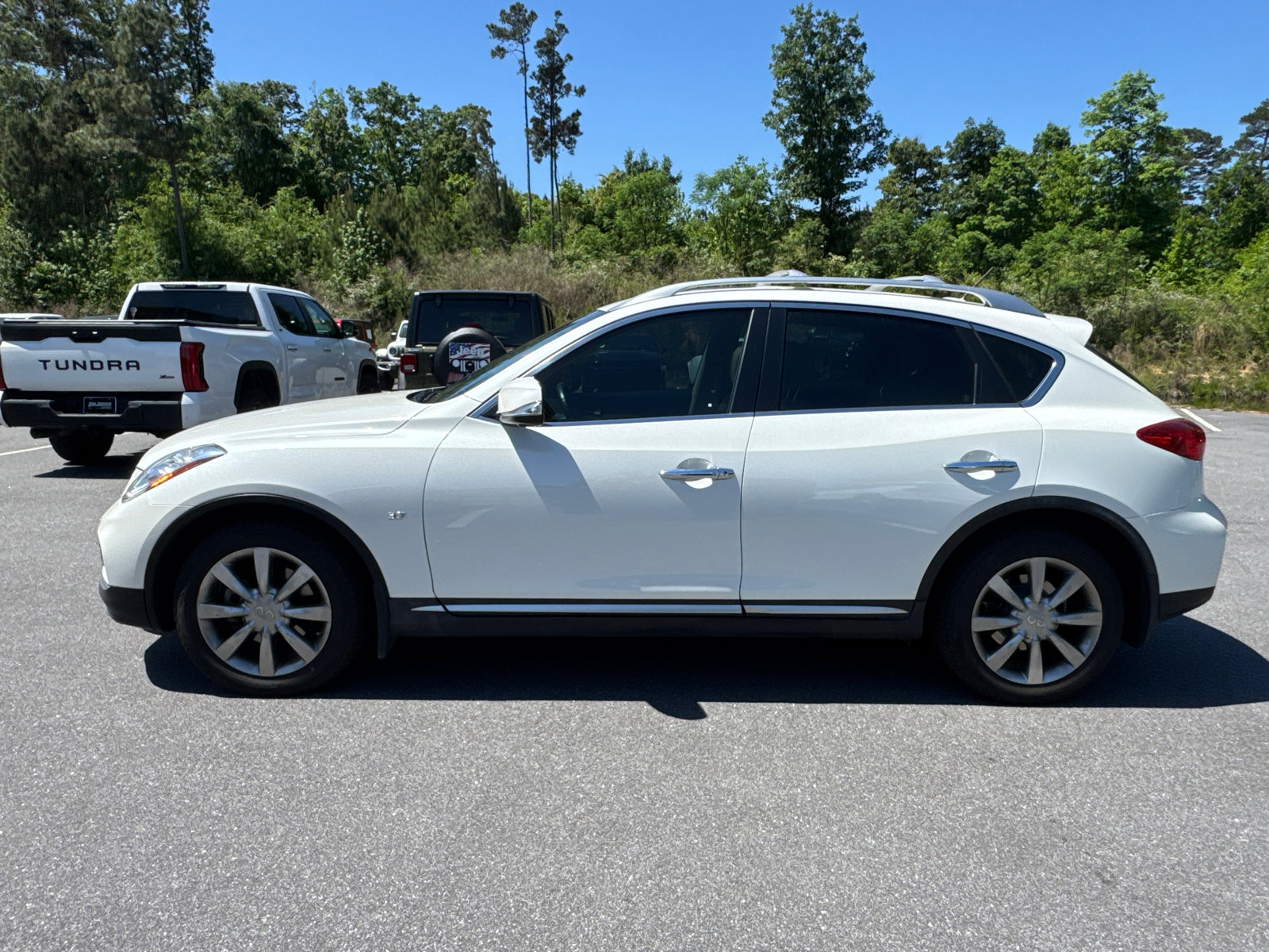 Used 2016 INFINITI QX50 2WD w/ Premium Plus Package image 8