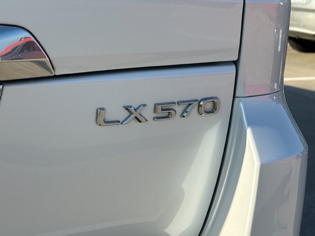 Used 2021 Lexus LX 570 4WD w/ Luxury Package image 29