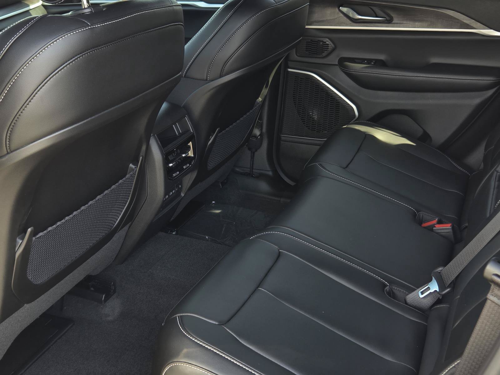 New 2026 Jeep Grand Cherokee Limited w/ Limited Altitude Package RWD image 27