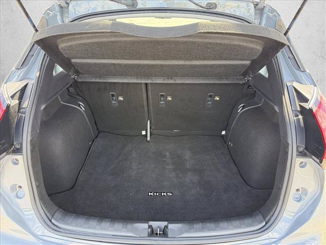 Used 2021 Nissan Kicks SR w/ SR Premium Package FWD image 6