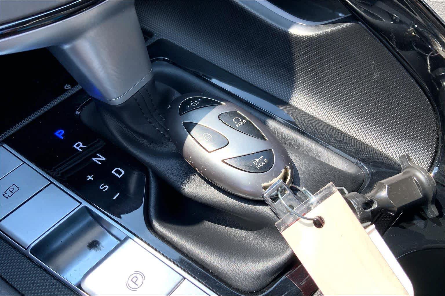Used 2025 Hyundai Elantra SEL FWD image 14