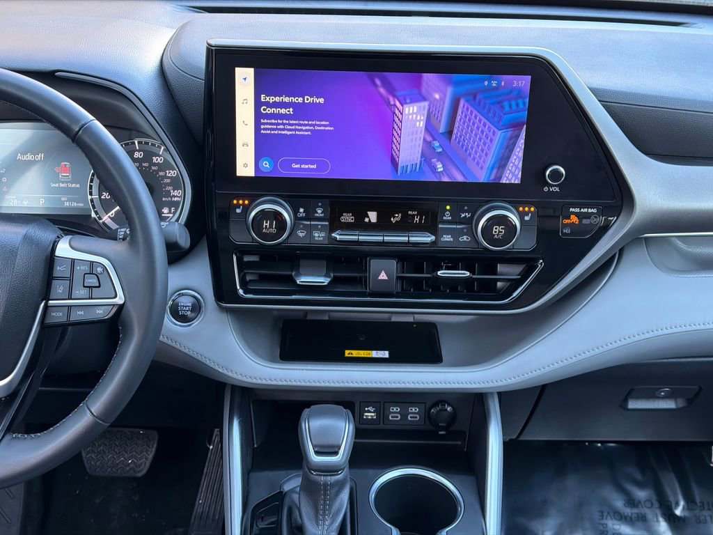 Used 2023 Toyota Highlander XLE image 22