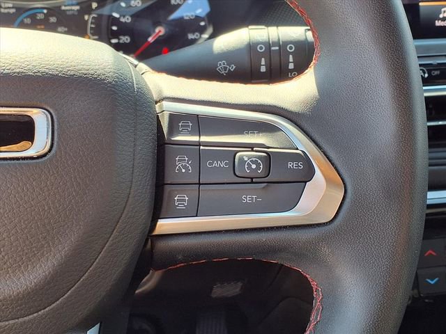 Used 2025 Jeep Compass Trailhawk image 6