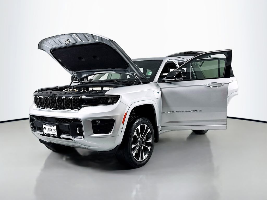 Used 2022 Jeep Grand Cherokee Overland w/ MOPAR Finishing Package AWD/4WD image 24