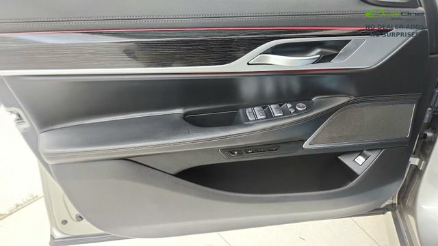 Used 2022 BMW 750i xDrive w/ M Sport Package AWD/4WD image 46