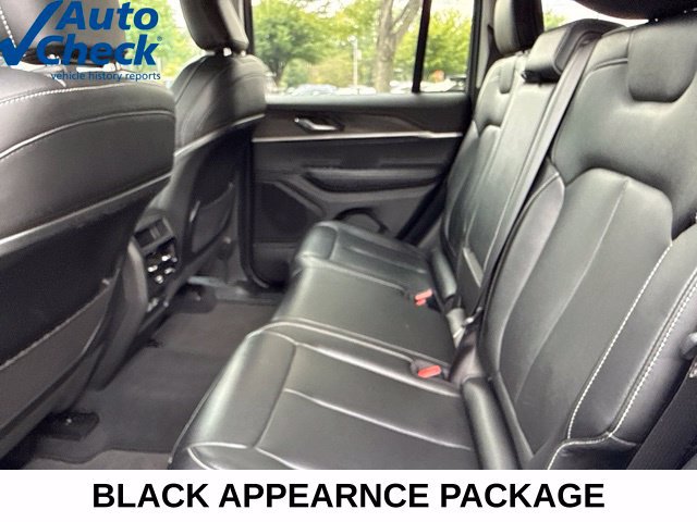 Used 2023 Jeep Grand Cherokee Limited w/ Black Appearance Package AWD/4WD image 22