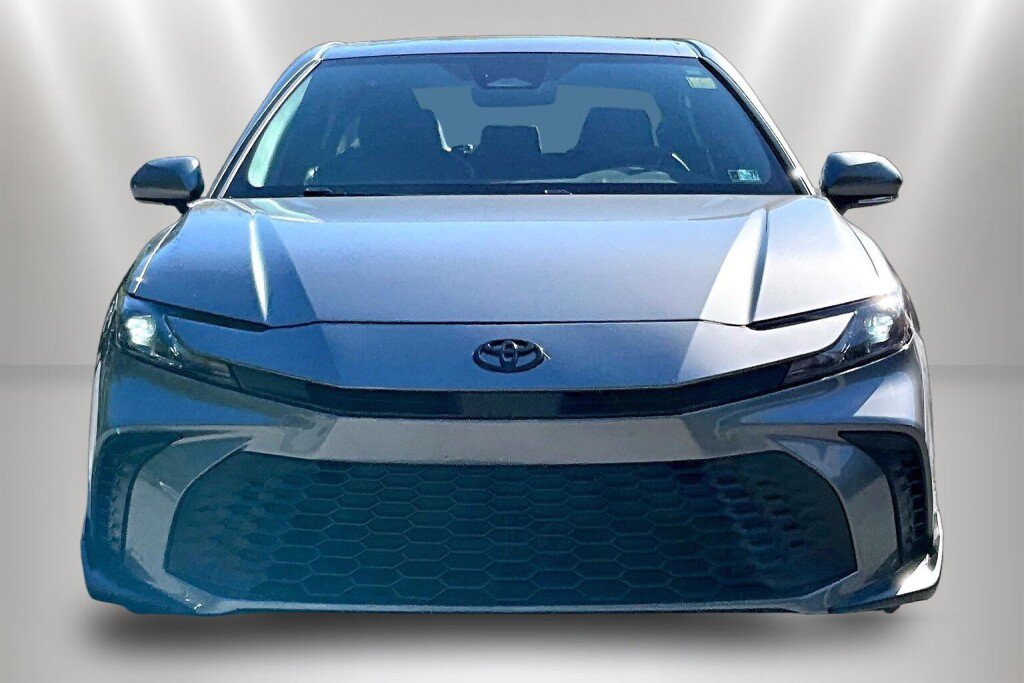 Used 2025 Toyota Camry SE w/ Convenience Package AWD/4WD image 2