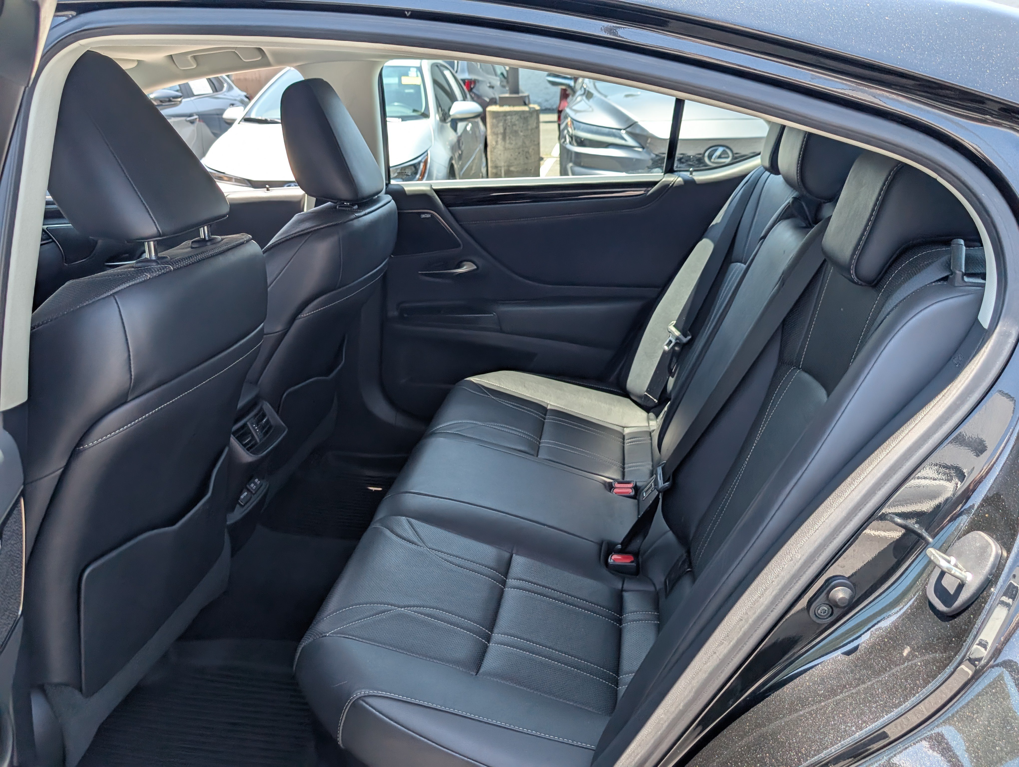 Certified 2021 Lexus ES 300h w/ Accessory Package FWD image 15