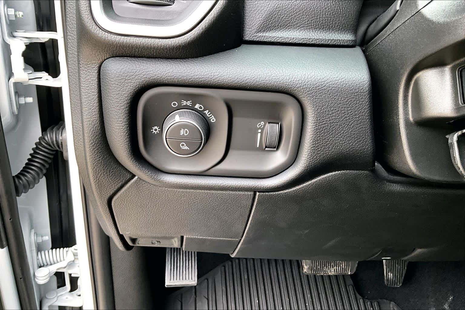 New 2027 RAM 3500 Big Horn AWD/4WD image 19