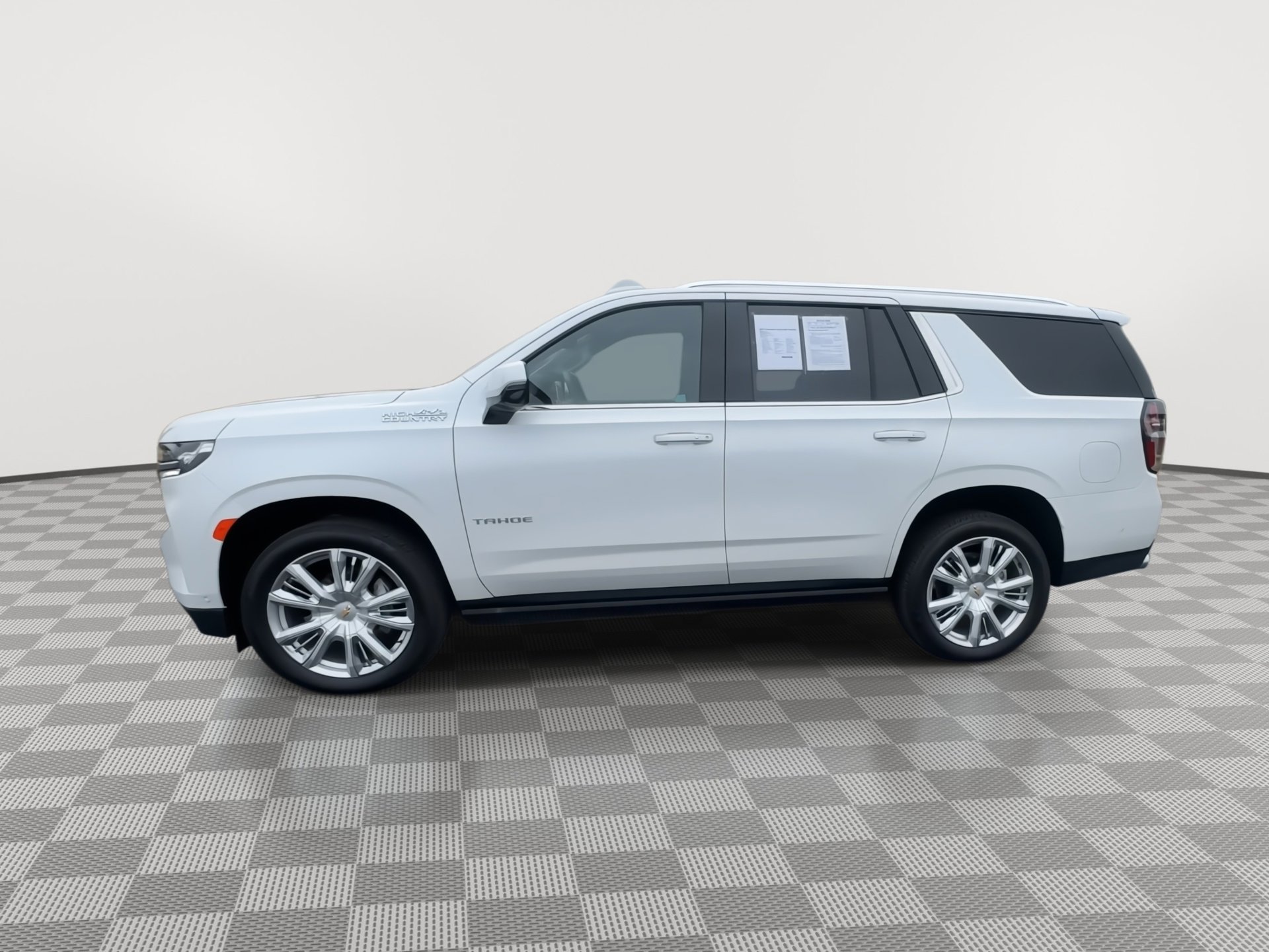Used 2024 Chevrolet Tahoe High Country w/ Advanced Technology Package image 5