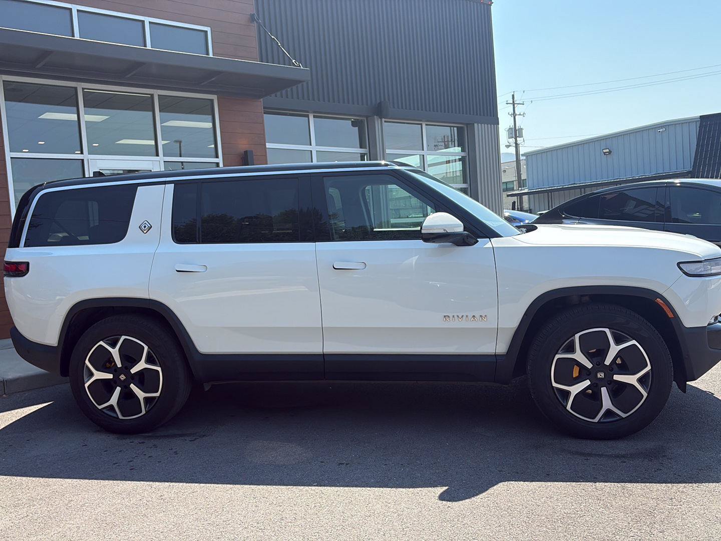 Used 2024 Rivian R1S Adventure AWD/4WD image 9