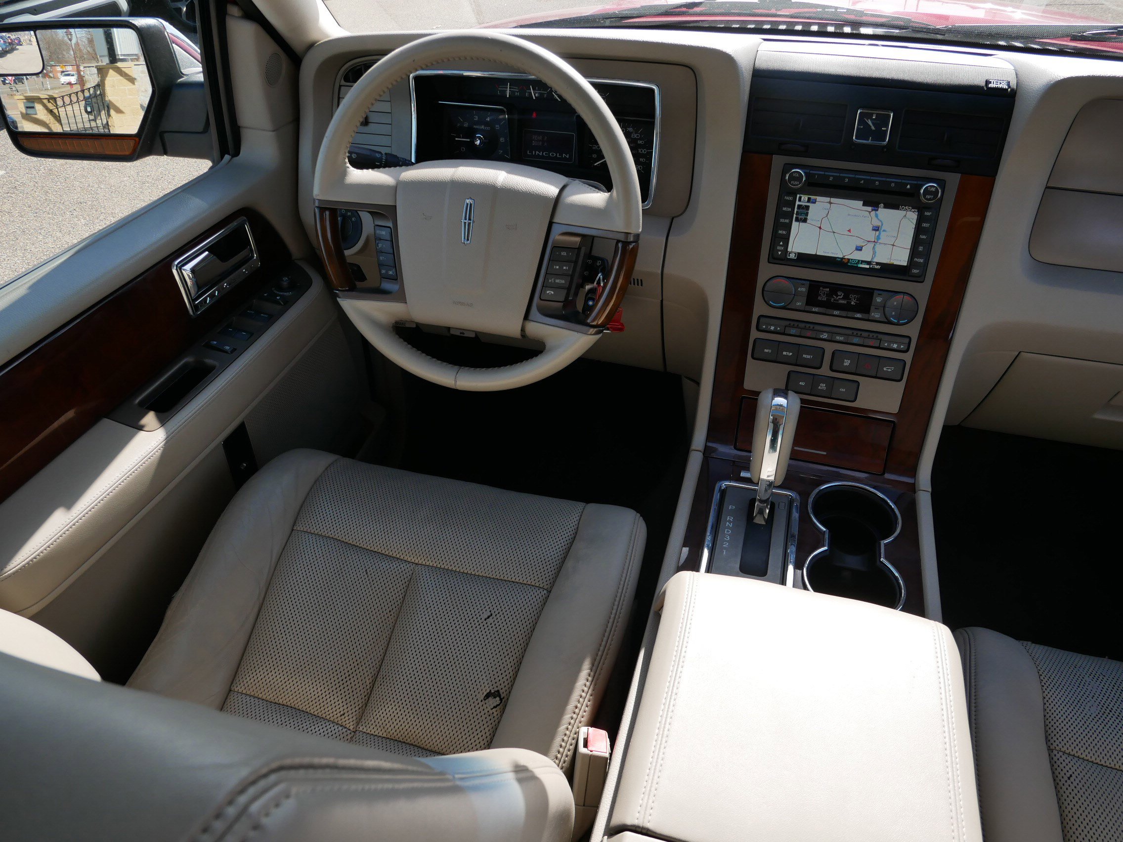 Used 2014 Lincoln Navigator 4WD image 9