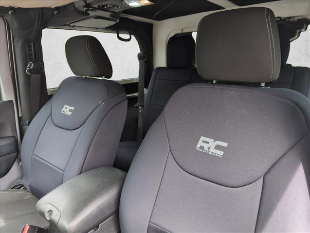 Used 2016 Jeep Wrangler Rubicon w/ Power Convenience Group image 9