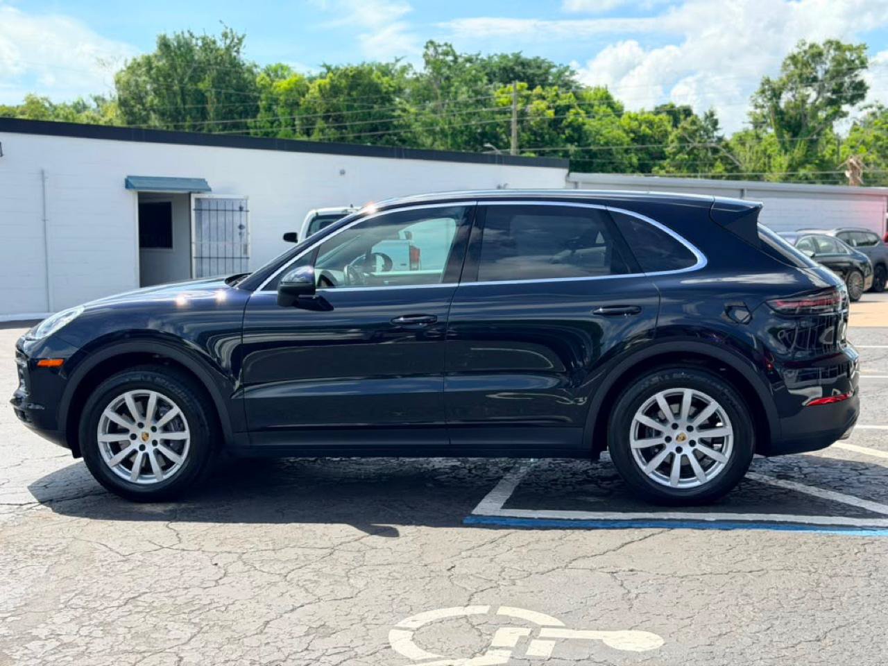 Used 2023 Porsche Cayenne AWD/4WD image 4