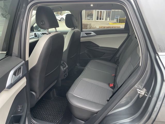 Certified 2025 Volkswagen Taos SE w/ Panoramic Sunroof Package AWD/4WD image 8