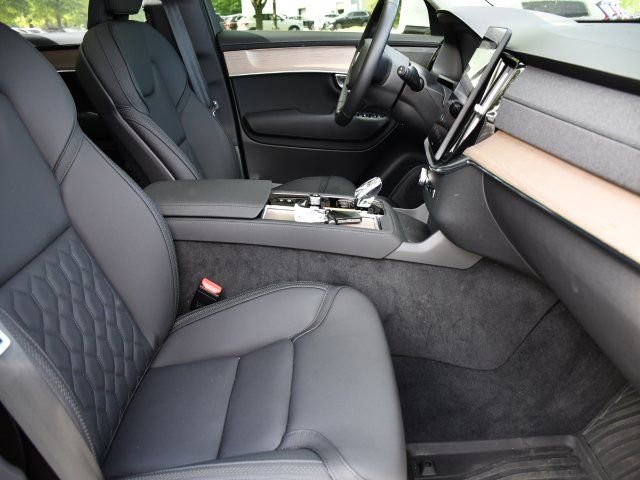Used 2025 Volvo XC90 B6 Plus w/ Protection Package Premier AWD/4WD image 29