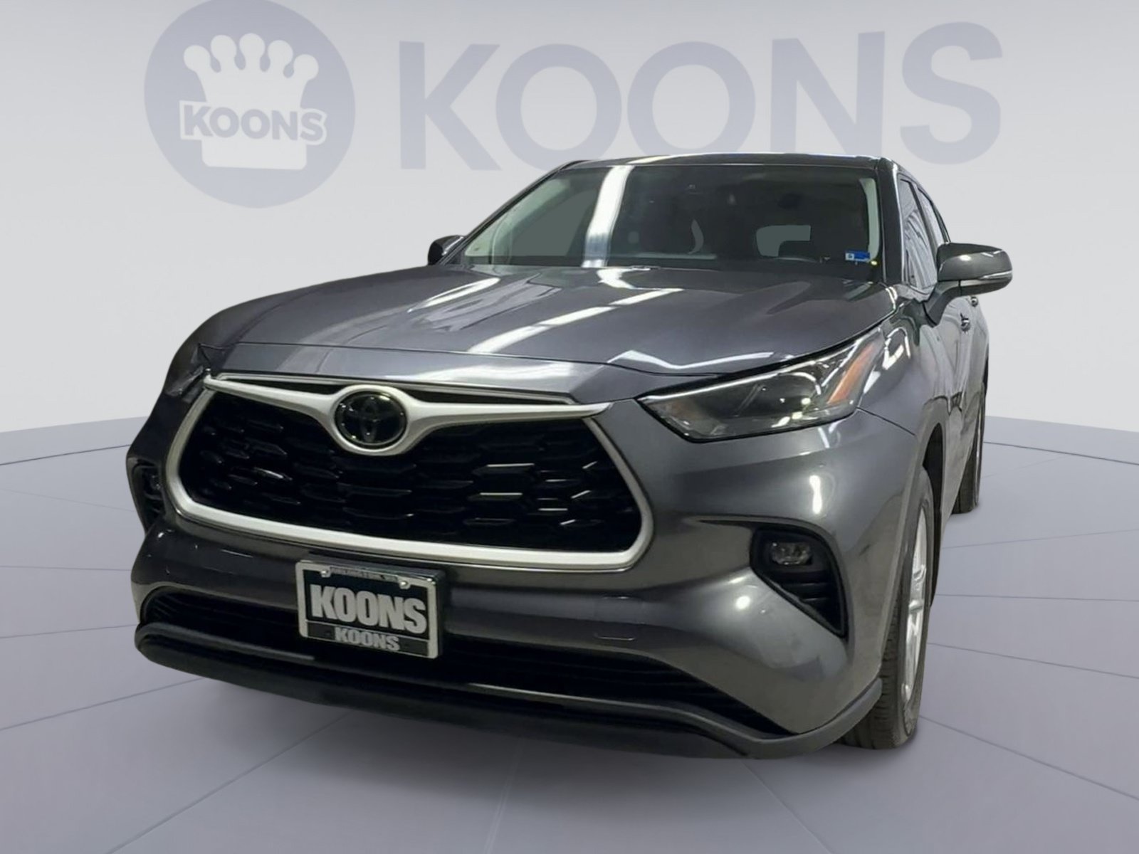 Used 2025 Toyota Highlander LE AWD/4WD image 4