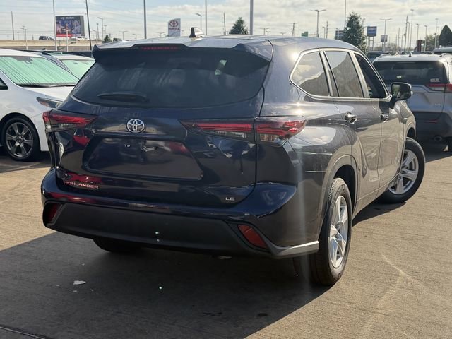 Used 2025 Toyota Highlander LE image 5